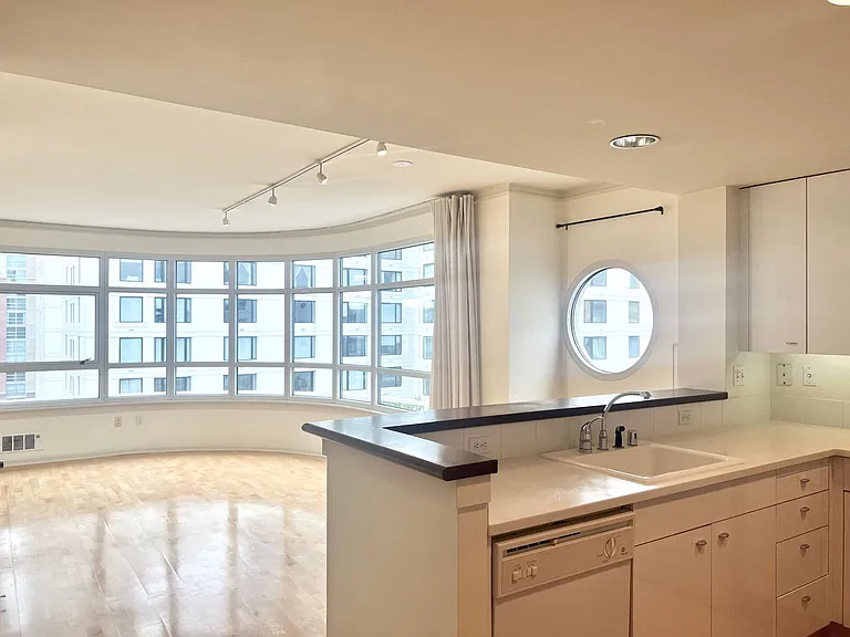 403 Main St #709 — Photo 16