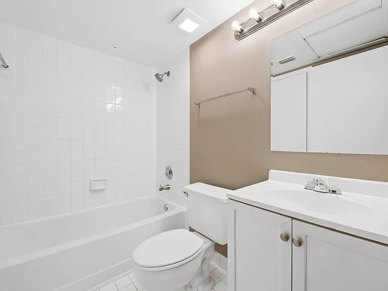 2861 N Oakland Forest Dr #202 — Photo 15