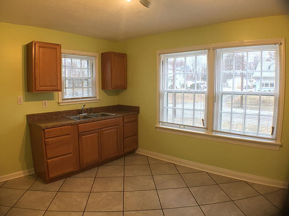 Beautiful kitchen with brand new sink and cabinets.