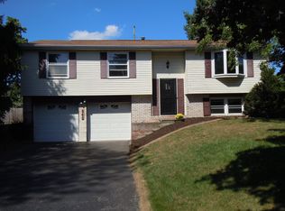848 Bridle Ln, Webster, NY 14580