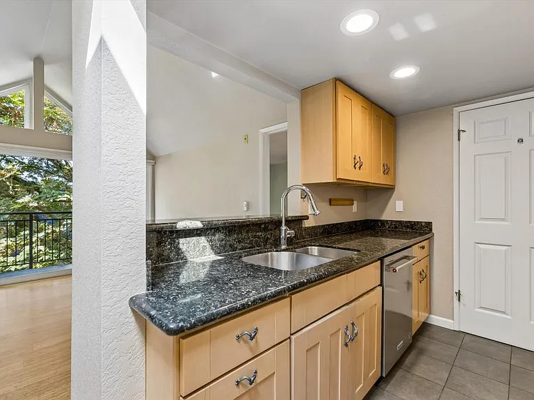 Kitchen w/ new dishwasher and SS appliances