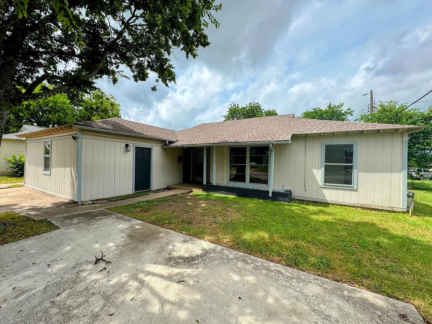 2723-2725 Terrace Dr — Photo 1