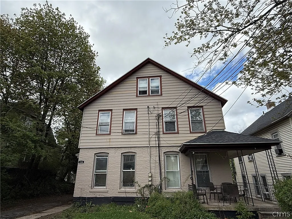 3 bed, 1.0 bath, 1710 sqft, $1,600 — Photo 1