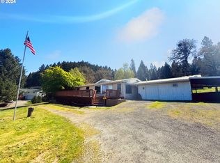 643 Grandview St, Glide, OR 97443