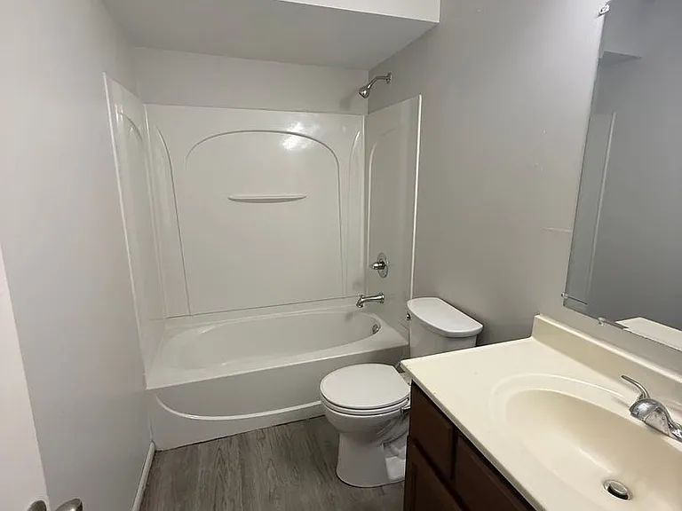 Fairmont Apartments — Photo 15