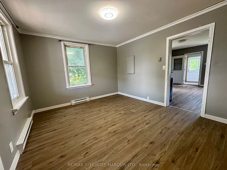 321 Water St E — Photo 3