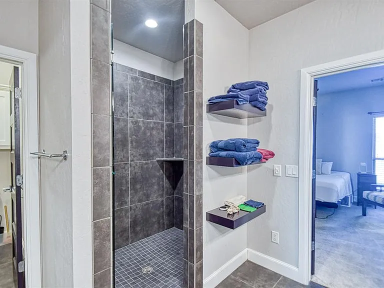 2325 Rivercross Ct — Photo 21
