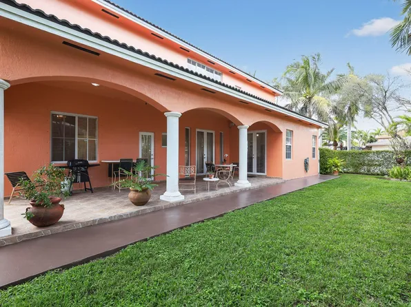 16613 NW 77th Path, Miami Lakes, FL 33016