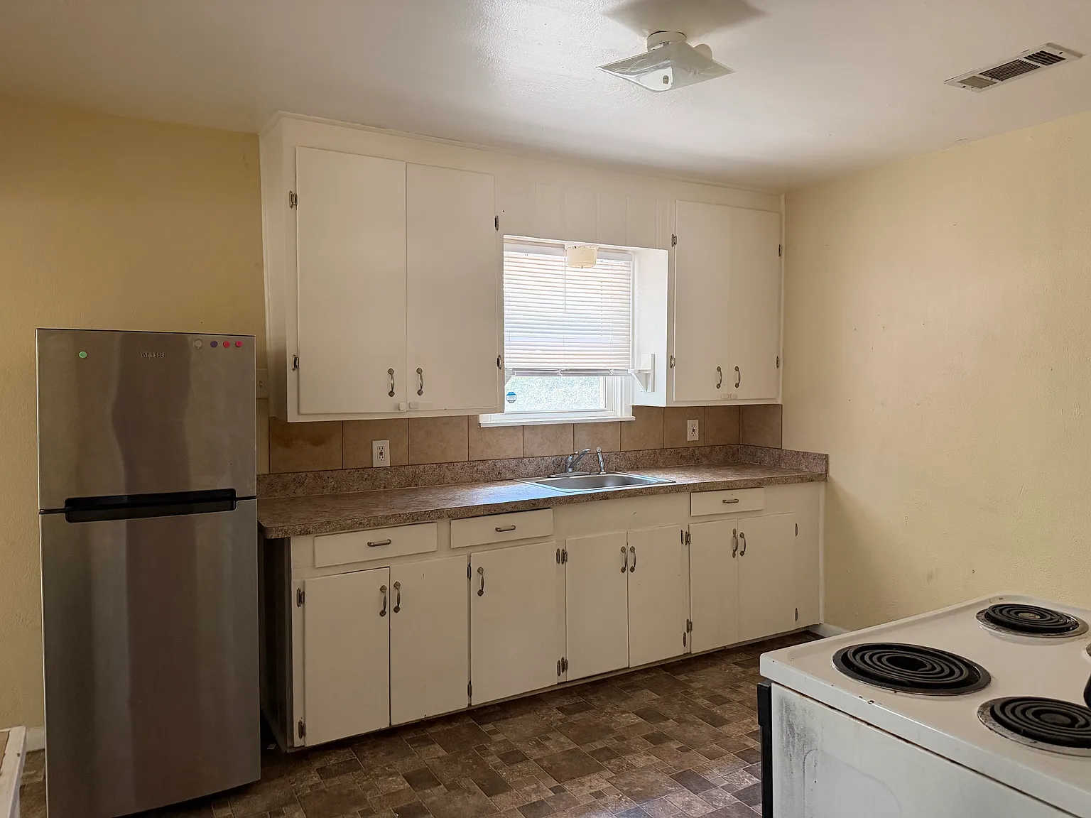 2 bed, 1044 sqft, $1,550 — Photo 4