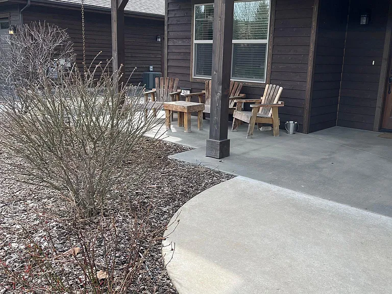 461 O'Donnell Dr — Photo 2
