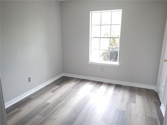 4th image of 3681 Bennett St