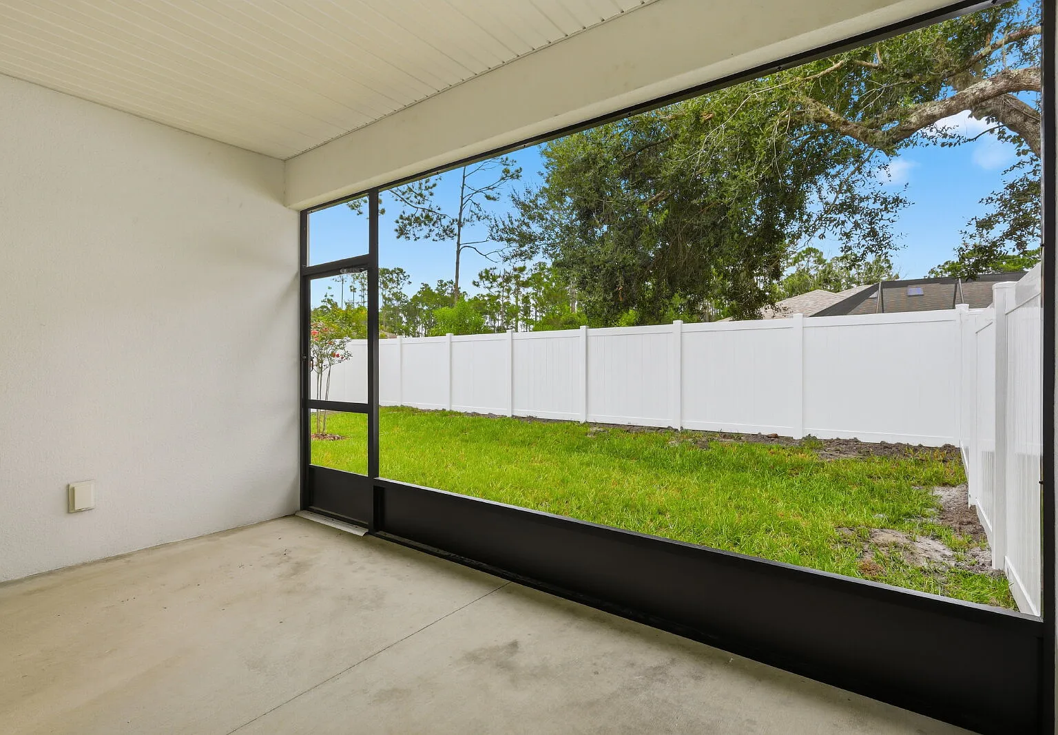 3 bed, 2.0 bath, 1410 sqft, $2,100 — Photo 2