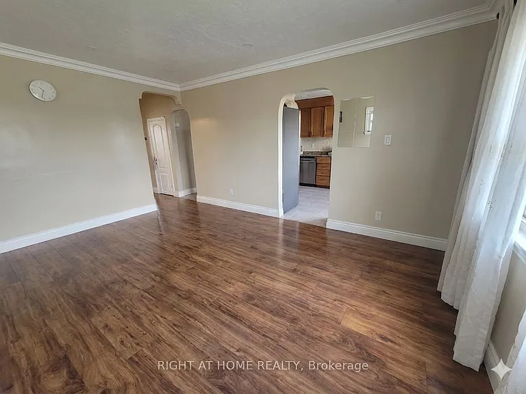 289 Ballard St S — Photo 6