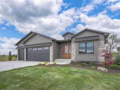 913 Savannah Ln, Greenwood, MO, 64034