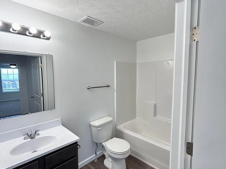 Sagamore Winds Apartments — Photo 28