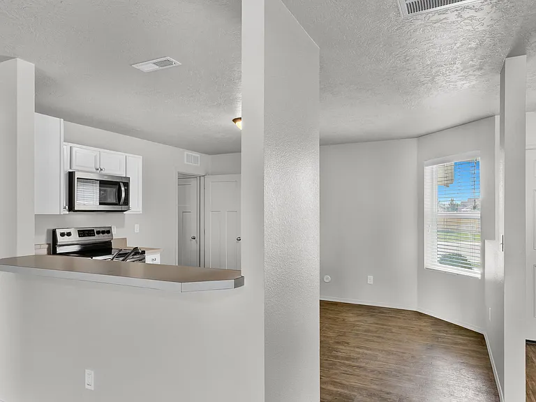 2232 N Greenville Ave — Photo 9