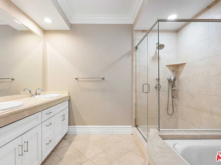 850 N Croft Ave #303 — Photo 26