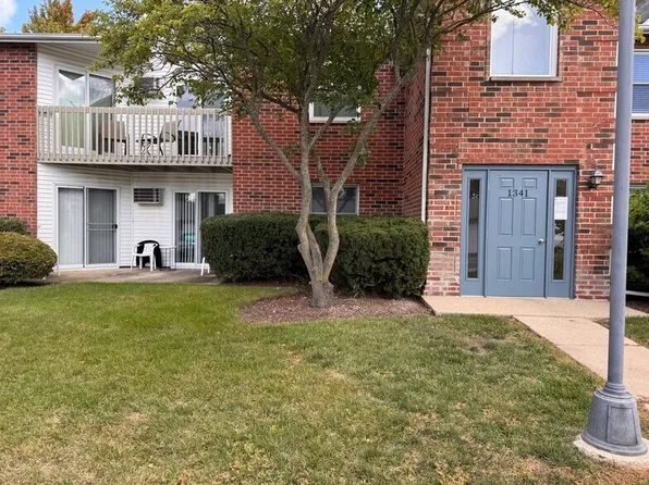 1341 Cunat Ct APT 2C, Lake In The Hills, IL 60156