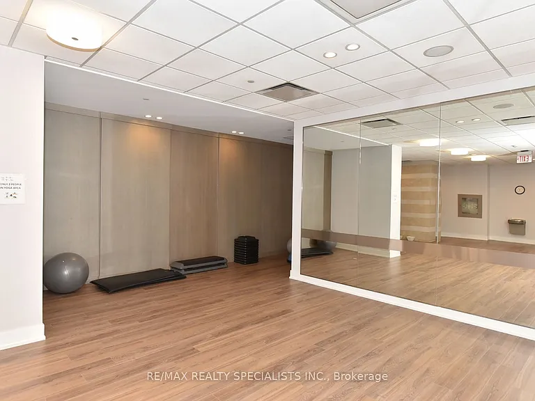 70 Roehampton Ave #712 — Photo 23