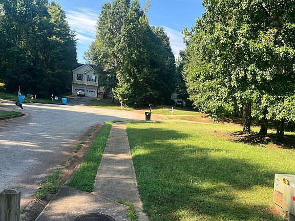 2nd image of 40 Aiken Ct