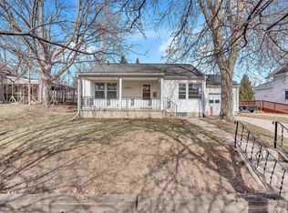 1217 W 19th St, Cedar Falls, IA 50613
