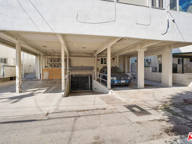 248 S Doheny Dr #6 — Photo 21