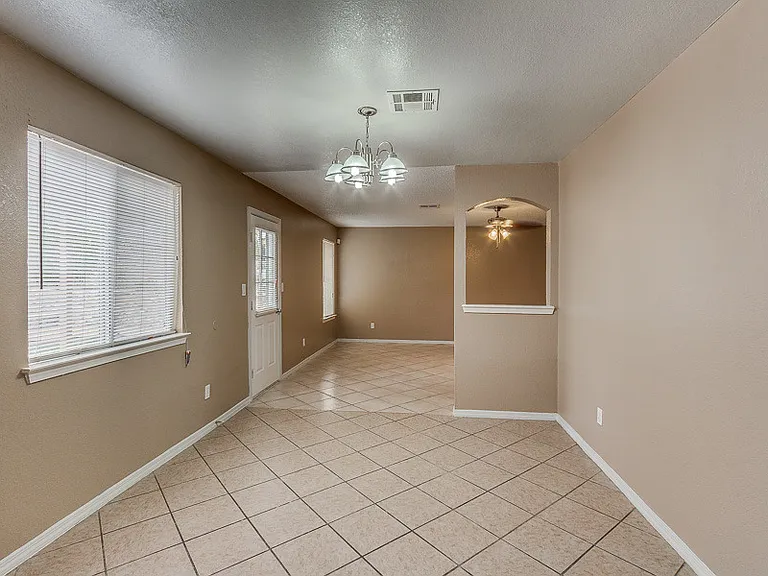 12233 Iverson Ct — Photo 5