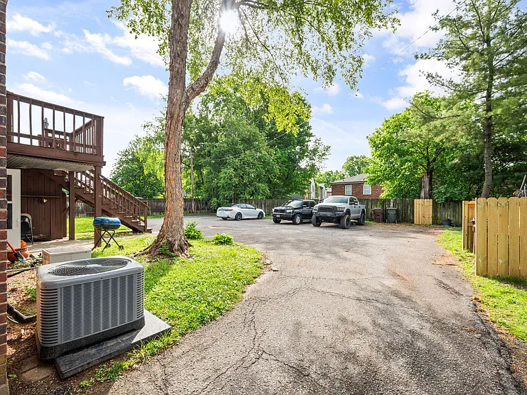 3301 Orchard Manor Cir — Photo 3