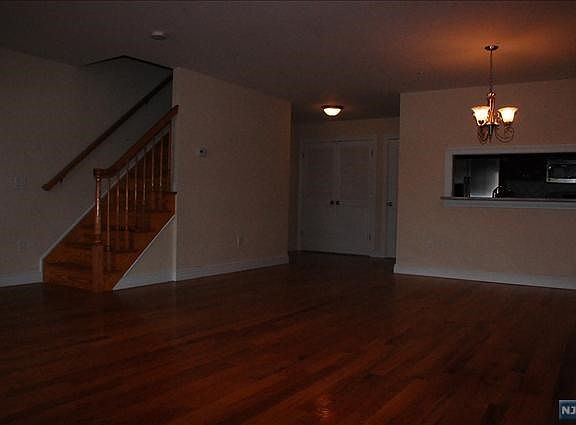 5th image of 2160 Hoyt Ave APT 2B