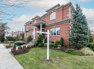 150-50 6th Ave, Whitestone, NY 11357