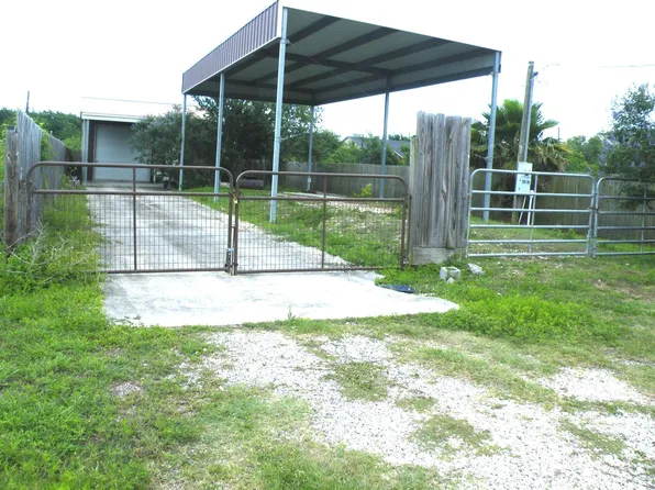 729 17th St, San Leon, TX 77539
