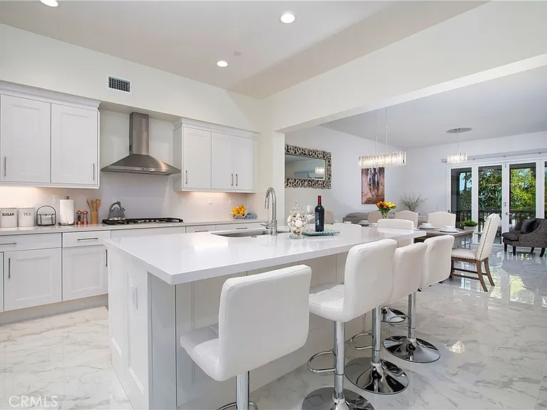 1523 Doheny Way — Photo 5