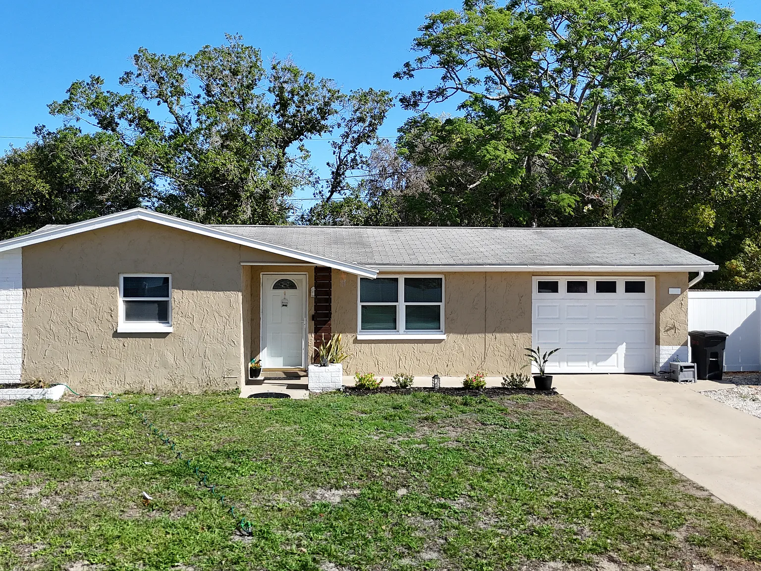 3 bed, 1028 sqft, $1,895 — Photo 2