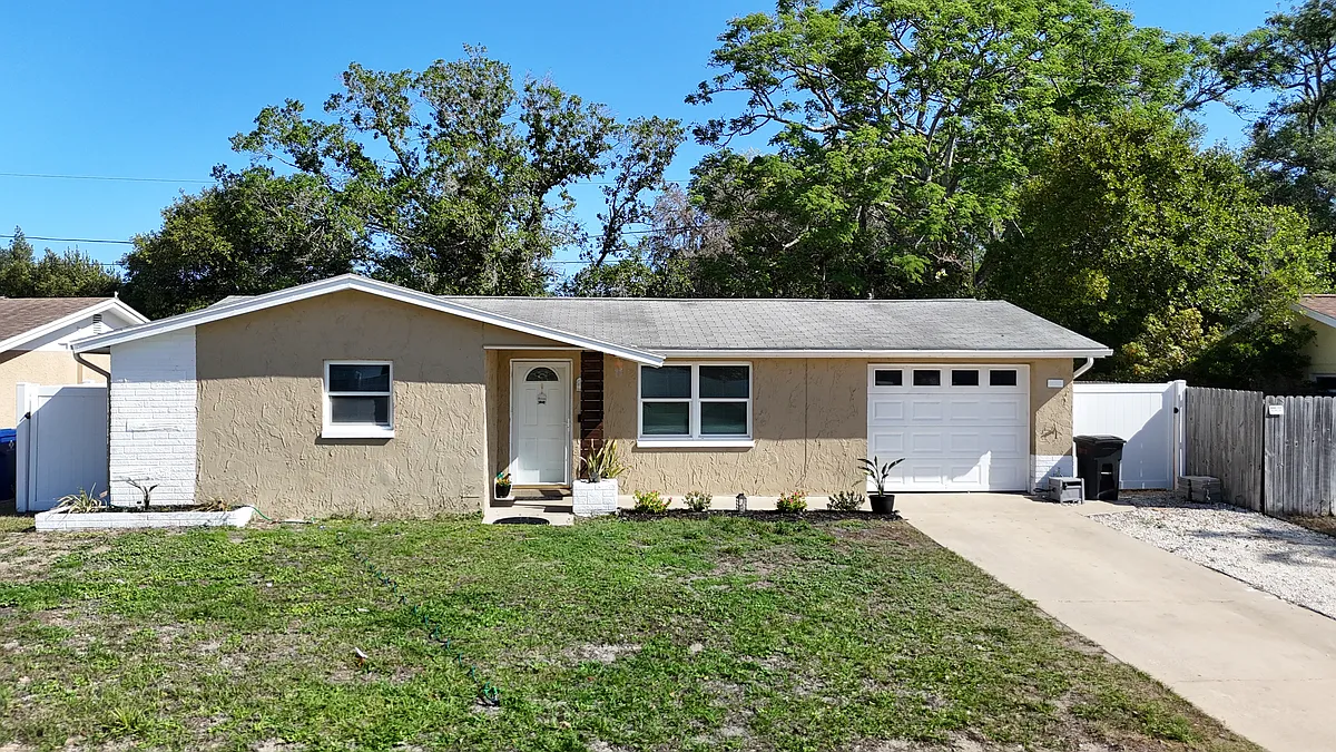 Building Photo - 5913 Appletree Rd