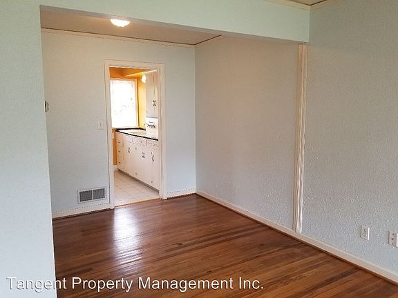 3rd image of 349 NE 3rd Ave APT 03