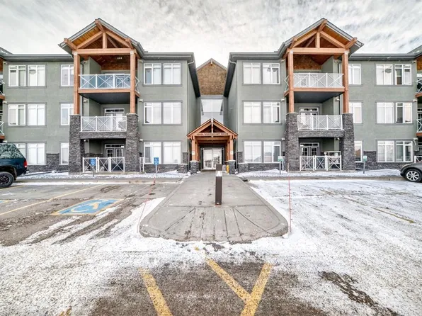 1005 A NE Westmount Dr #107, Strathmore, AB T1P 0C3