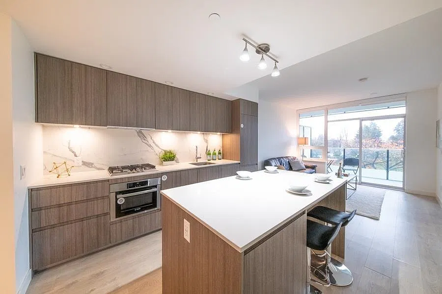 2 bed, 630 sqft, $2,580 — Photo 2