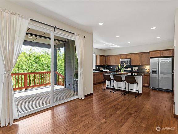 4th image of 5038 80th Avenue NE