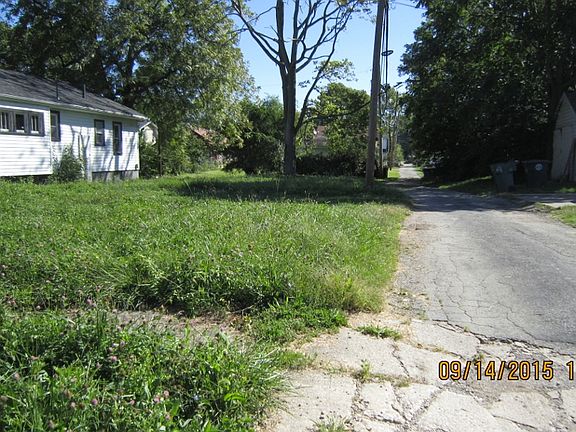 3rd image of 412 Huron Ave