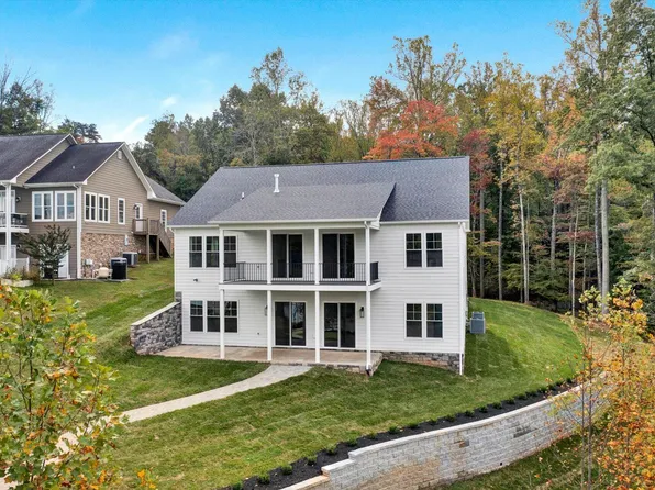 193 Strawberry Banks Dr, Moneta, VA 24121