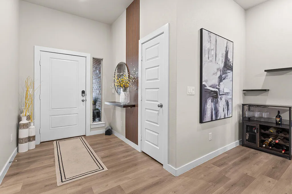 3 bed, 2.0 bath, 1712 sqft, $3,000 — Photo 4