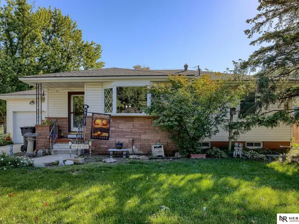 1622 N Laurel St, Wahoo, NE 68066