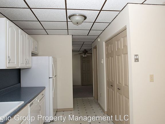 2nd image of 1234 Main St APT 1R