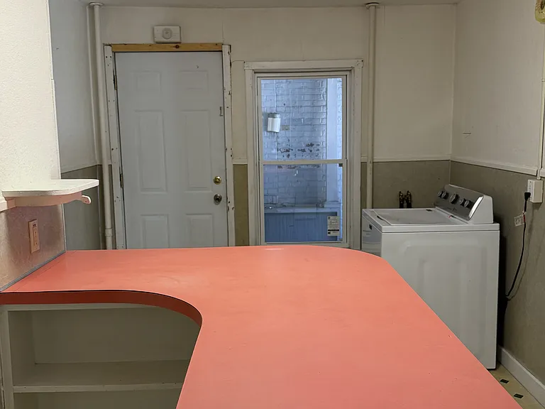 163 Oak St — Photo 2