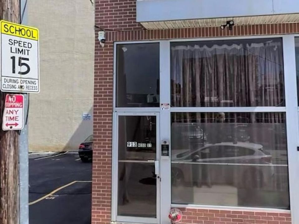 1st image of 913 Wood St Floor 3