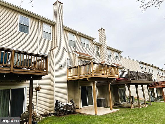 4th image of 981 Katie Cir