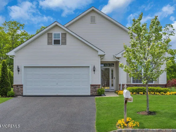 25 Eagle Ridge Circle, Lakewood, NJ 08701