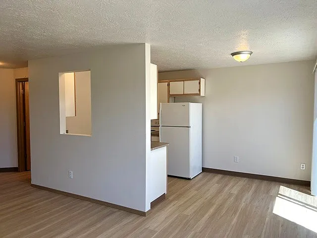 3 bed, 1.5 bath, 1050 sqft, $1,650 — Photo 4