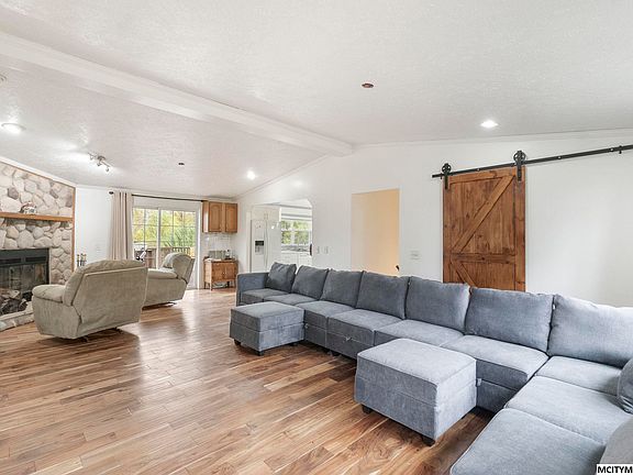 5th image of 815 N 40th St