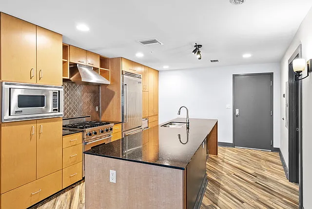 1120 E Kennedy Blvd #618